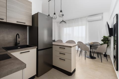 Kitchen or kitchenette, oven