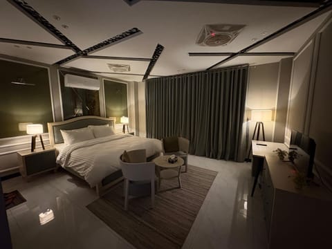 Photo of the whole room, Seating area, Bedroom
