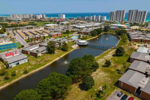 Turtles Nest Mins to the Beach Family Condo Apartment in Destin