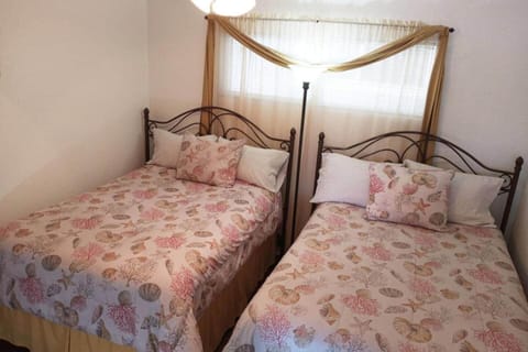 Turtles Nest Mins to the Beach Family Condo Apartment in Destin