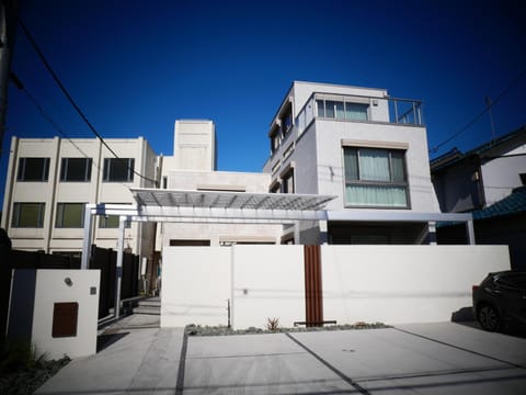 Property building, Day