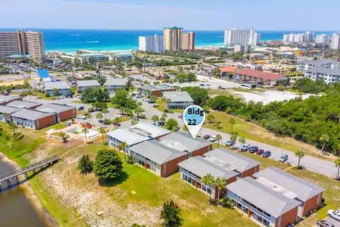 Sailors Cove Mins to the Beach Family Condo Apartment in Destin