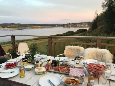Food and drinks, Food