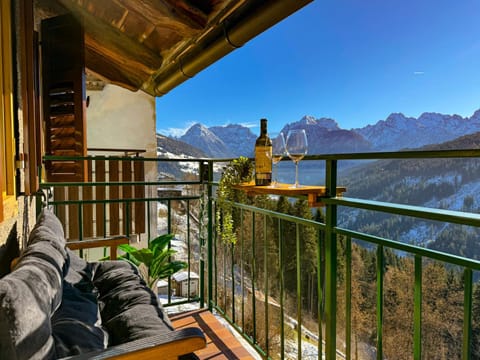 Nearby landmark, Day, Balcony/Terrace, Mountain view
