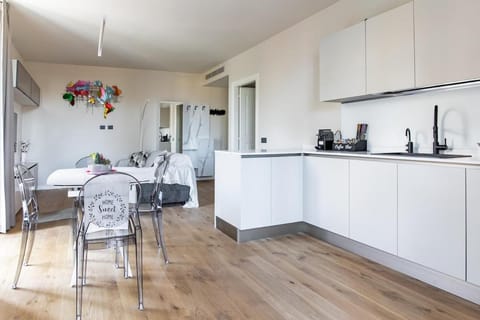 L'Essenziale Fronte Mura, Luxury stay in Lucca city center Apartment in Capannori