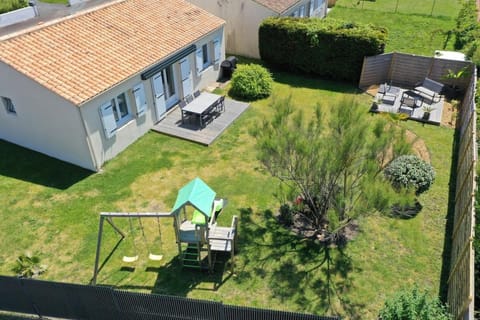 Property building, Day, Natural landscape, BBQ facilities, Garden, Garden, Balcony/Terrace, Dining area, Garden view