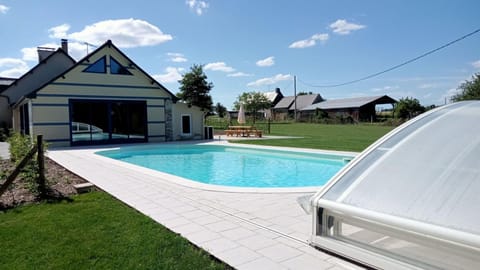 Property building, Swimming pool