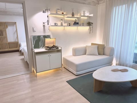 Living room, Seating area