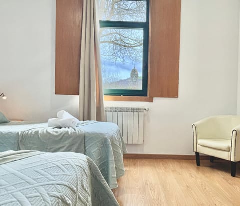 Bed, Photo of the whole room, Bedroom, internet, towels