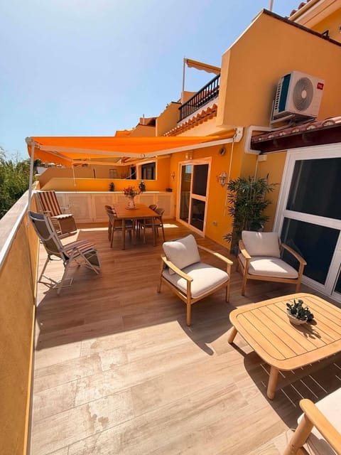 Property building, Day, View (from property/room), Balcony/Terrace, Balcony/Terrace, Dining area, sunbed