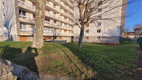Property building, Garden view, Parking
