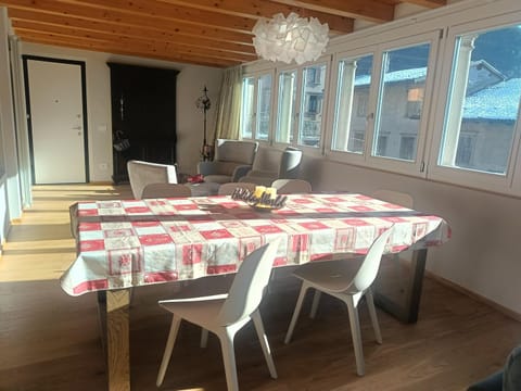 Living room, Dining area