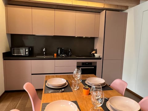 Kitchen or kitchenette, Dining area, stove