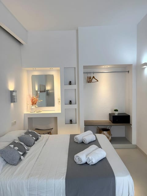 Bed, Bedroom, towels, wardrobe