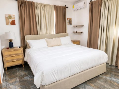 Bed, Photo of the whole room, Bedroom, air conditioner