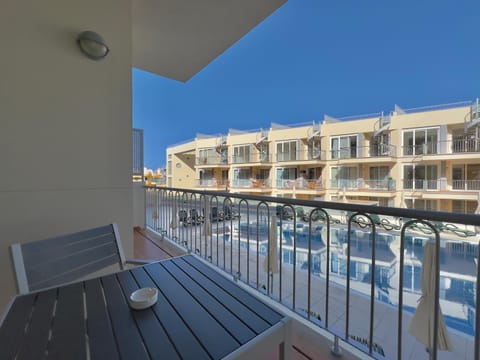 Day, Solarium, Balcony/Terrace, Pool view, Swimming pool, sunbed