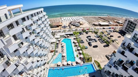 Property building, Beach, Pool view, Sea view, Swimming pool, Location