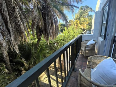 Offbeat off Dorp Apartment in Stellenbosch