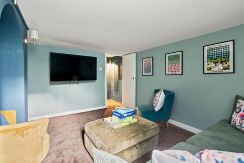 Communal lounge/ TV room, TV and multimedia, Living room, Photo of the whole room, Seating area