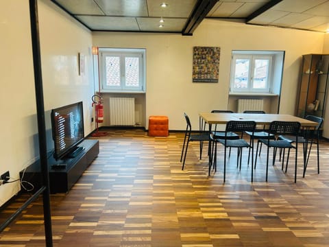 TV and multimedia, Living room, Dining area