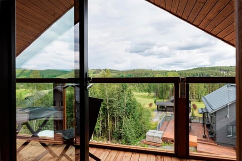 View (from property/room), Balcony/Terrace, Mountain view