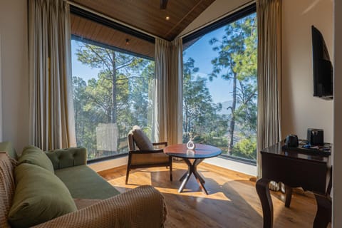 Natural landscape, TV and multimedia, Living room, Seating area