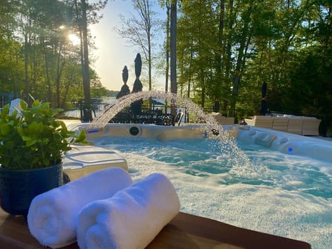 Natural landscape, Hot Tub, Pool view, Swimming pool