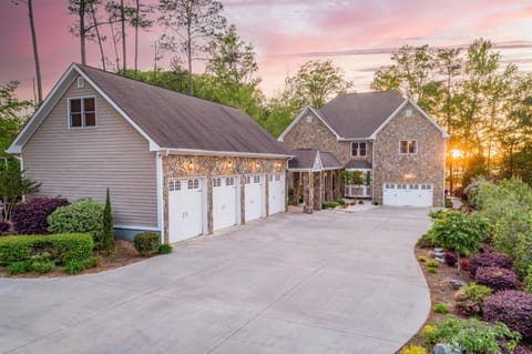 Property building, Garden view, Lake view, Sunrise, Sunset, Parking