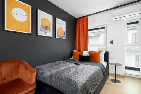 Bed, Living room, Photo of the whole room, Seating area, Bedroom, air conditioner