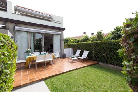 Property building, Garden, Balcony/Terrace