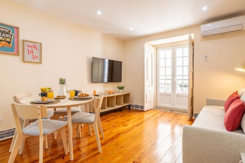 TV and multimedia, Living room, internet, air conditioner