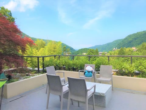 View (from property/room), Balcony/Terrace, Mountain view
