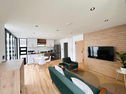 Modern Scandinavian Luxury Apartment Apartment in Hermanus