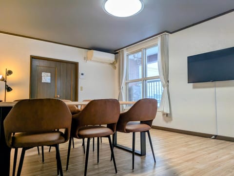 Communal lounge/ TV room, Living room, Dining area, heating, air conditioner