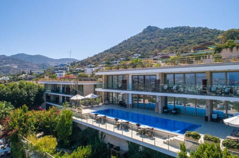 Property building, Pool view, Swimming pool, sunbed, sunbed