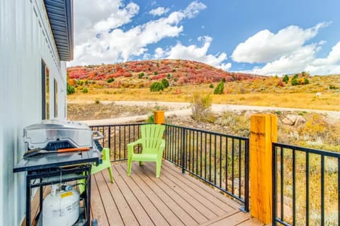 Lazy Bear Lodge with Private Hot tub House in Garden City