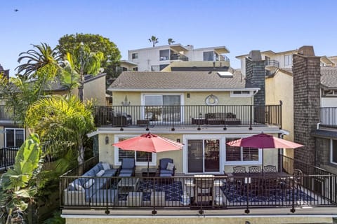 4BR Beach Condo Kids Hideaway Walk to Beach Casino Ole Hanson House in San Clemente