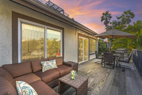 Walk to the Beach Wedding Venues Downtown Del Mar AC House in San Clemente