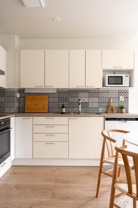 Dining area, kitchen