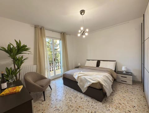 Bed, Bedroom, locker
