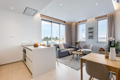 Kitchen or kitchenette, Living room, Seating area, Dining area
