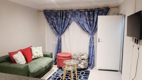 Communal lounge/ TV room, TV and multimedia, Seating area, Evening entertainment