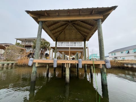Family Thyme Canal House House in Surf City