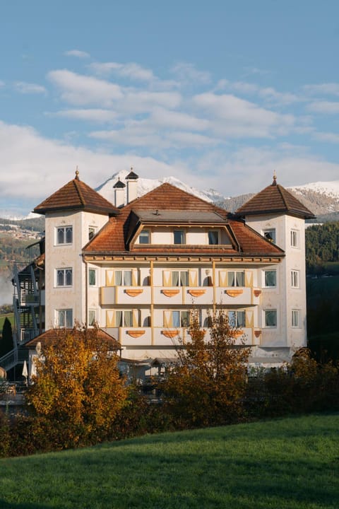 Property building, Facade/entrance, View (from property/room)