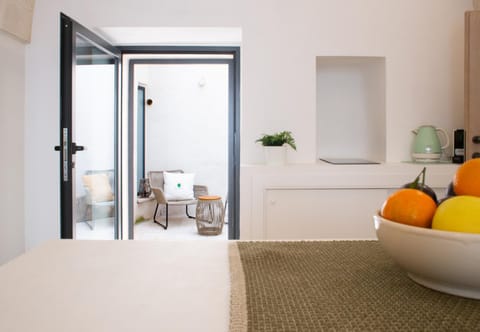 Kitchen or kitchenette, Photo of the whole room, Decorative detail