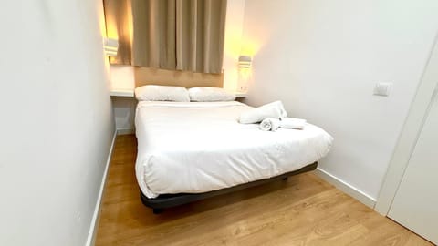 Hostal Lux Bed and Breakfast in L'Hospitalet de Llobregat