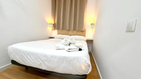 Hostal Lux Bed and Breakfast in L'Hospitalet de Llobregat