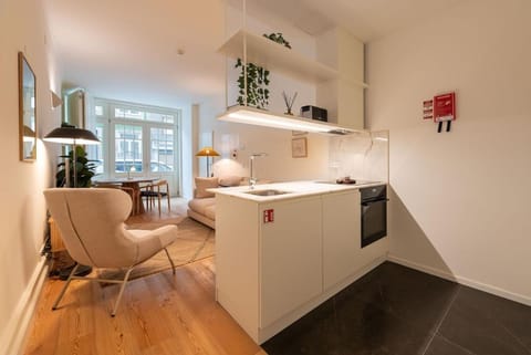 Kitchen or kitchenette, Living room, Seating area, Dining area, stove, kitchen