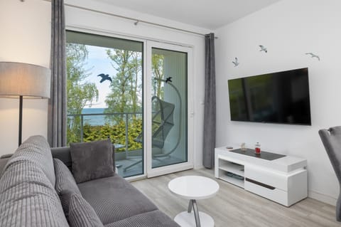 Communal lounge/ TV room, TV and multimedia, Living room, Seating area, Evening entertainment