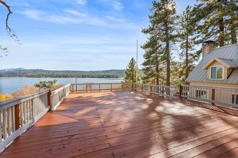 Property building, Patio, Spring, Day, Natural landscape, Summer, Autumn, Lake view